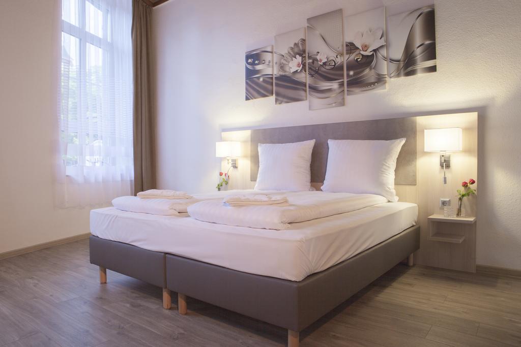 Hotel Schugt Brauweiler Bagian luar foto