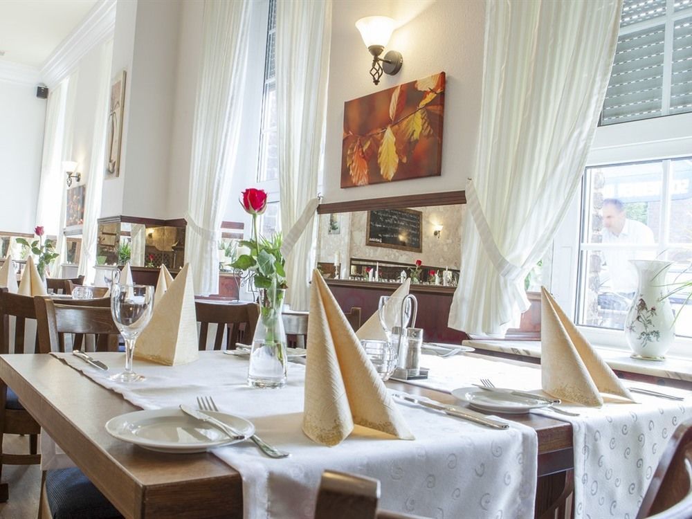 Hotel Schugt Brauweiler Bagian luar foto
