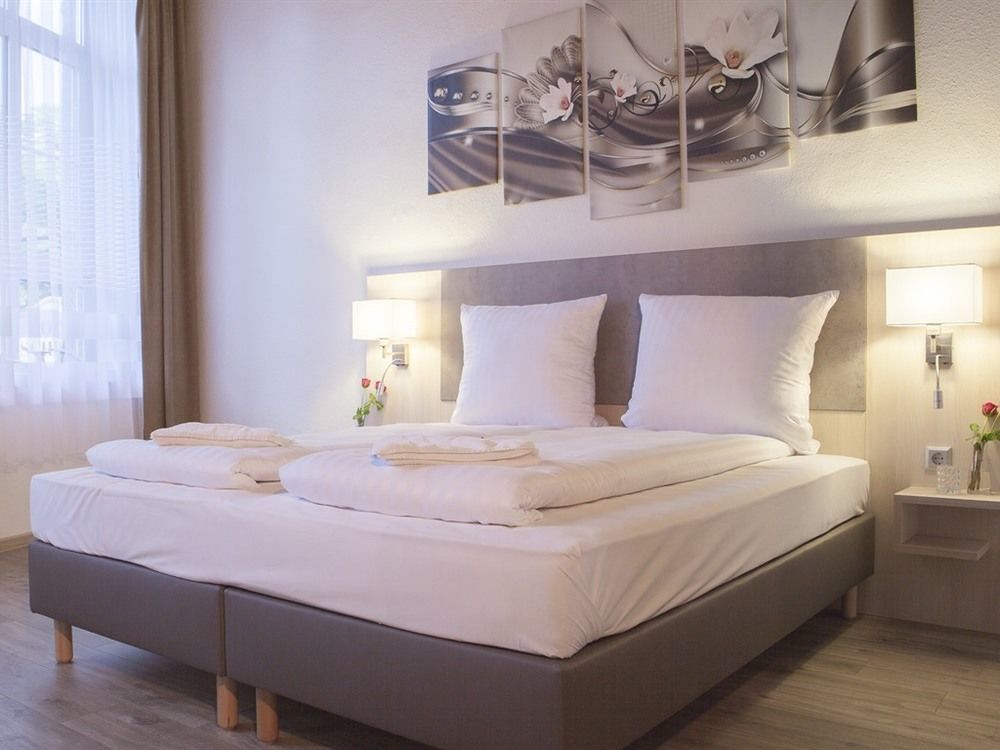 Hotel Schugt Brauweiler Bagian luar foto