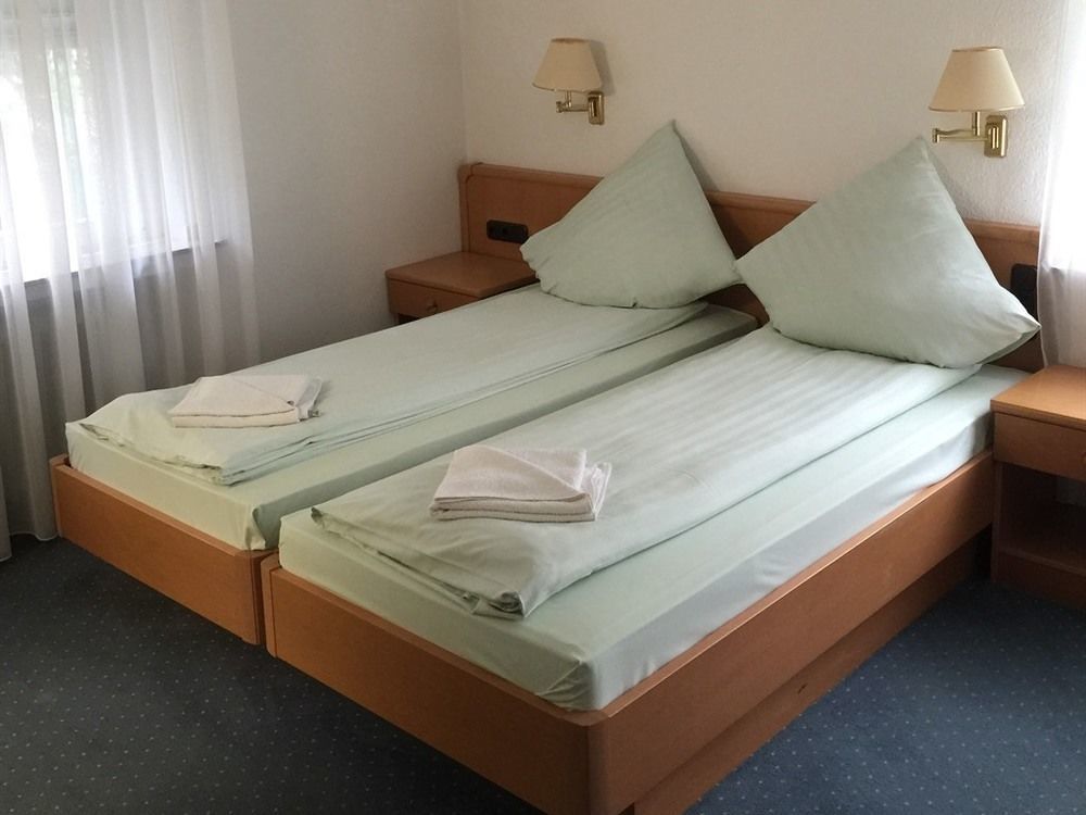 Hotel Schugt Brauweiler Bagian luar foto