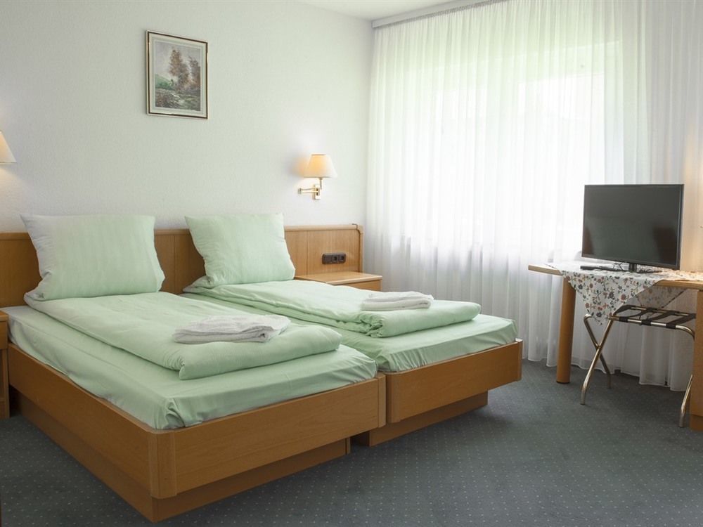Hotel Schugt Brauweiler Bagian luar foto