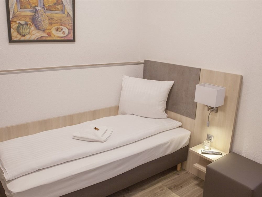 Hotel Schugt Brauweiler Bagian luar foto