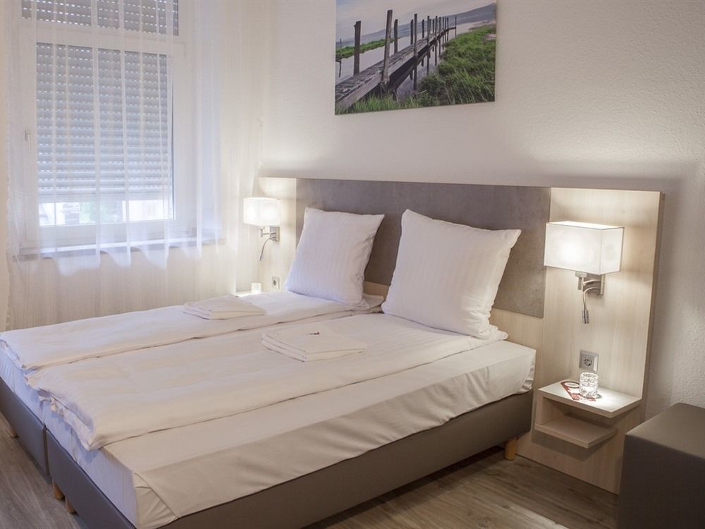 Hotel Schugt Brauweiler Bagian luar foto