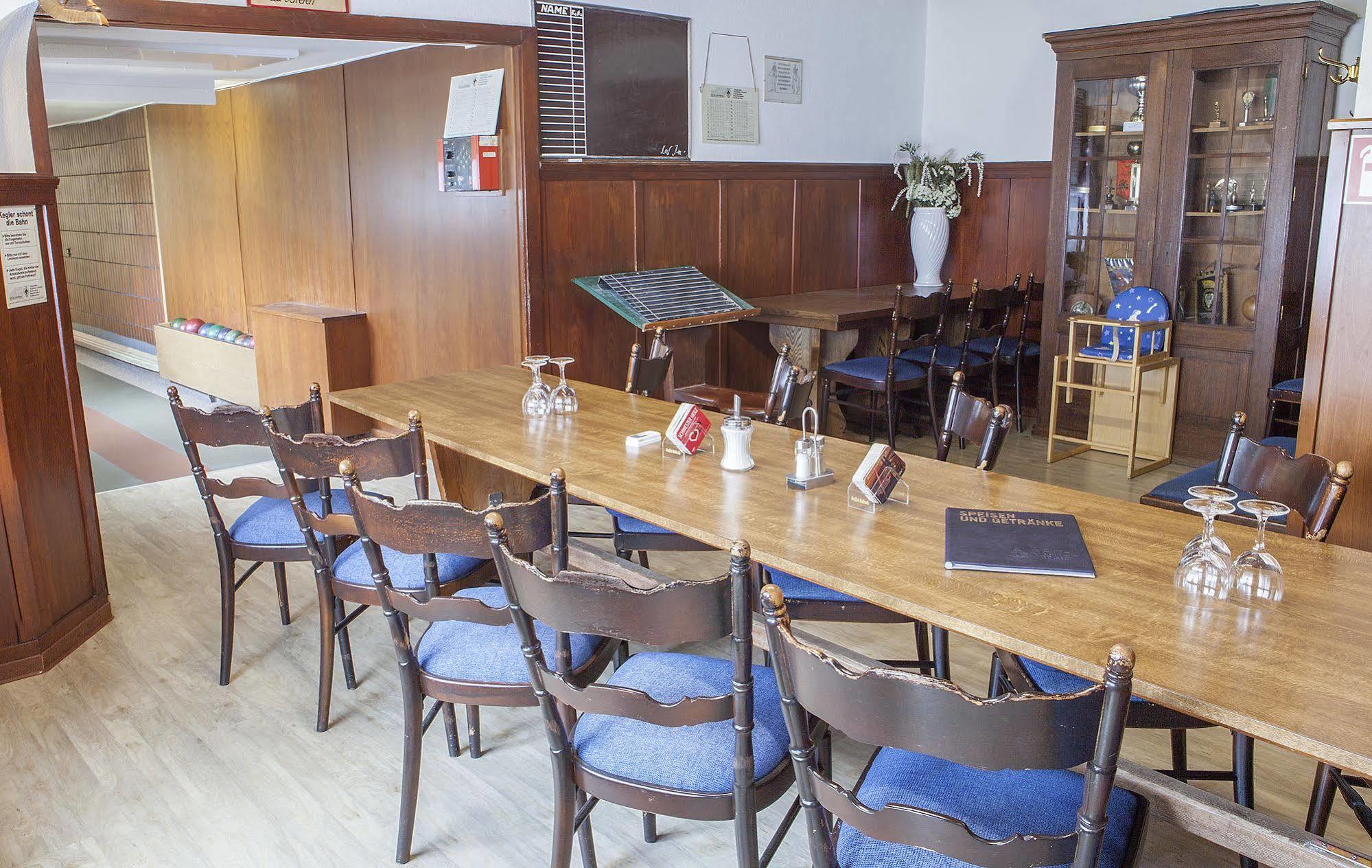 Hotel Schugt Brauweiler Bagian luar foto
