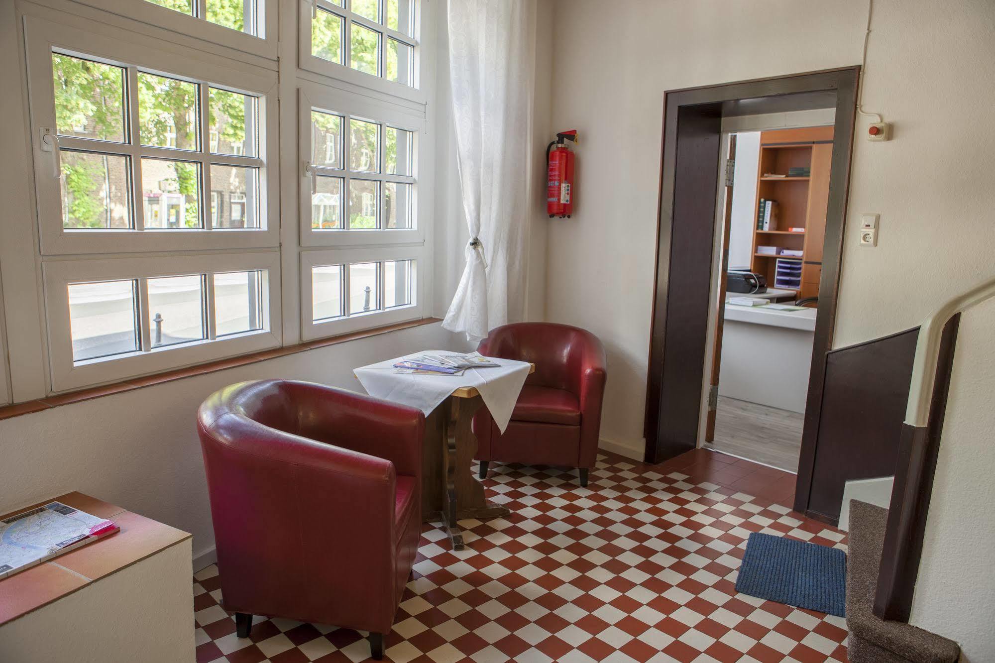Hotel Schugt Brauweiler Bagian luar foto
